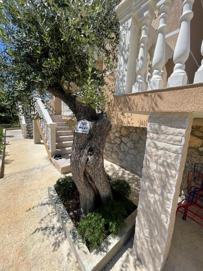 Essos Villas Dhërmi Exteriör bild
