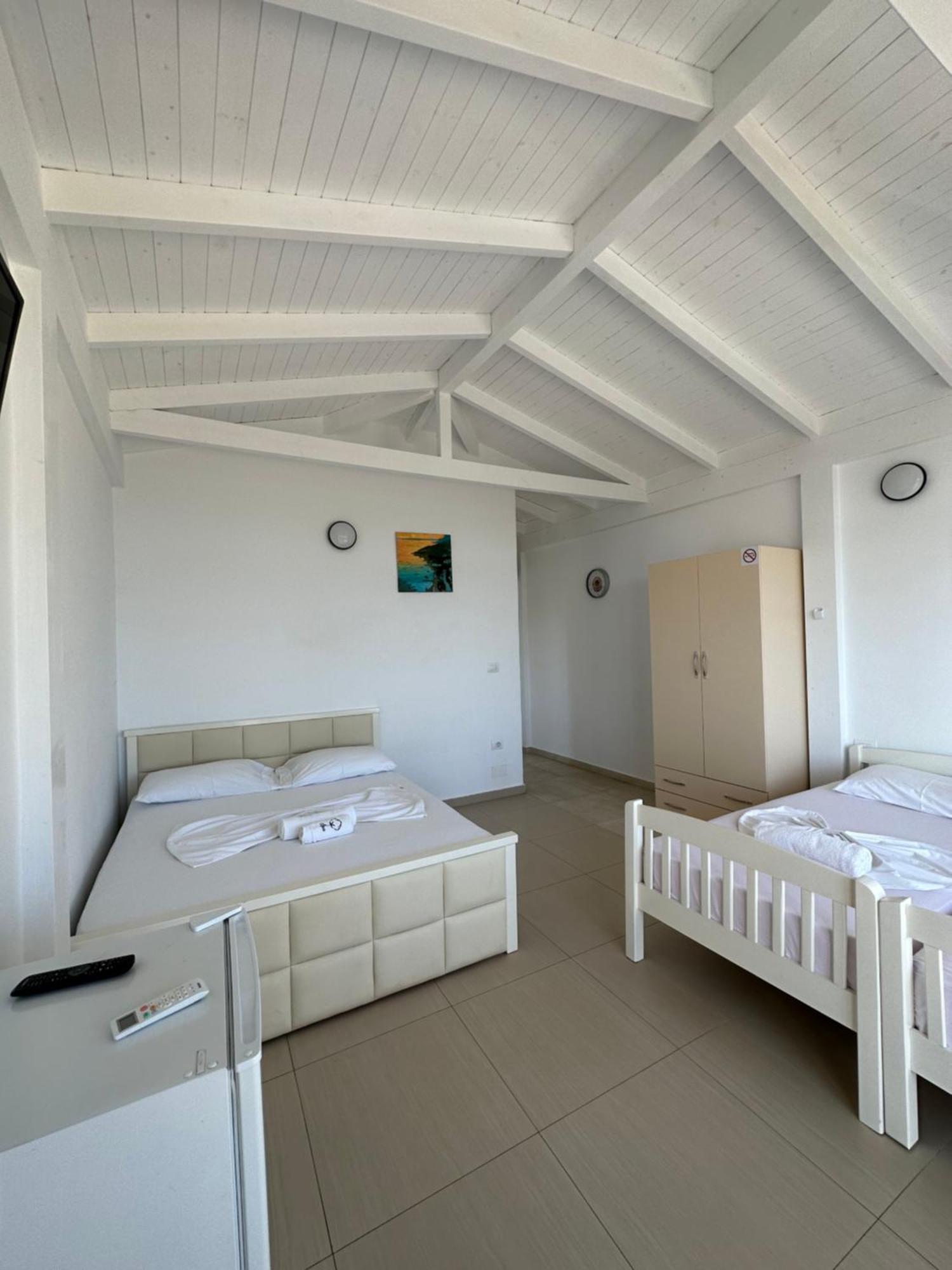 Essos Villas Dhërmi Exteriör bild