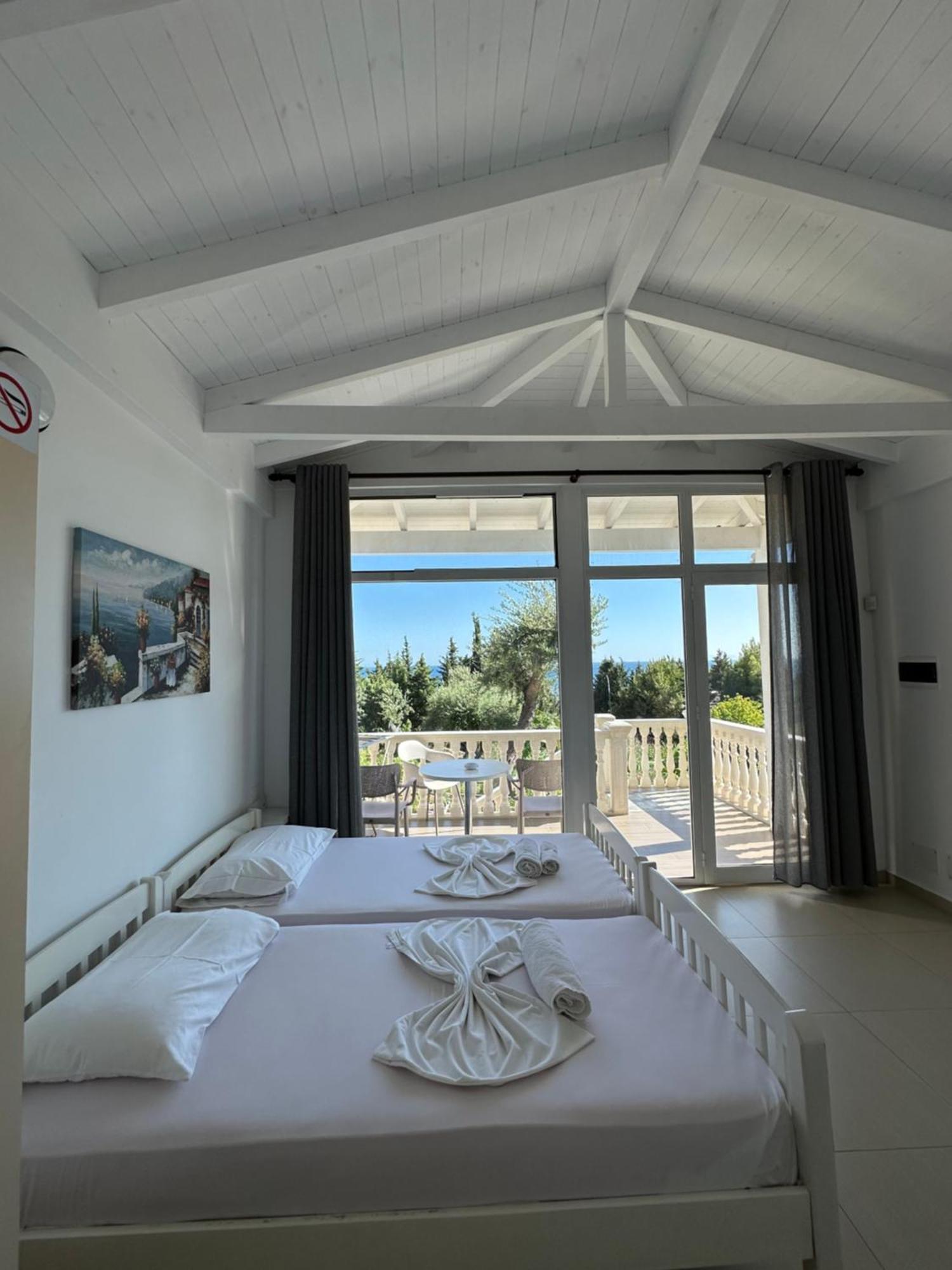 Essos Villas Dhërmi Exteriör bild