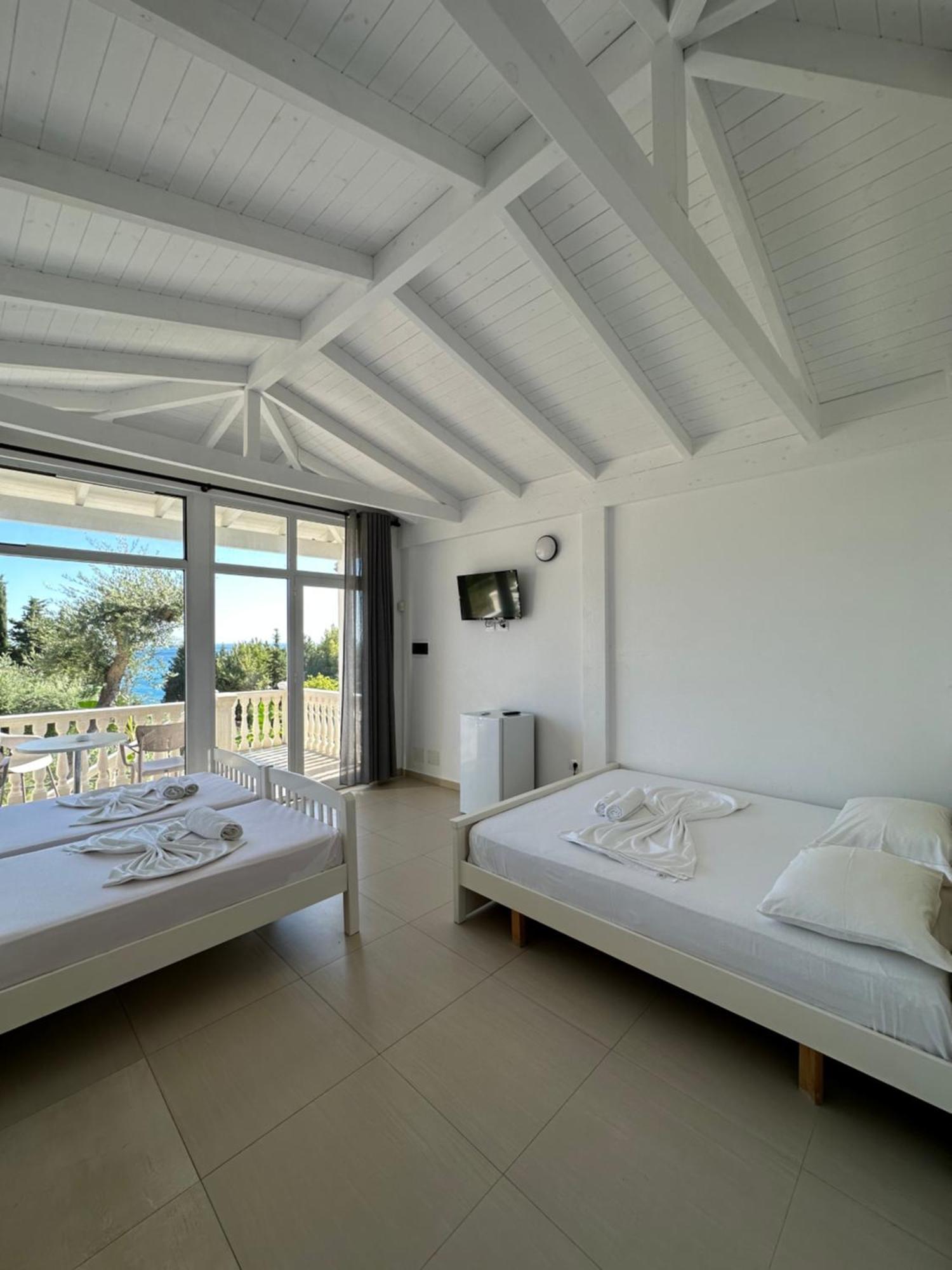 Essos Villas Dhërmi Exteriör bild