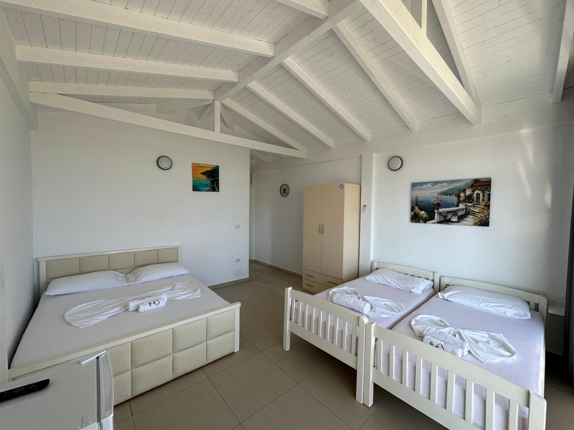 Essos Villas Dhërmi Exteriör bild