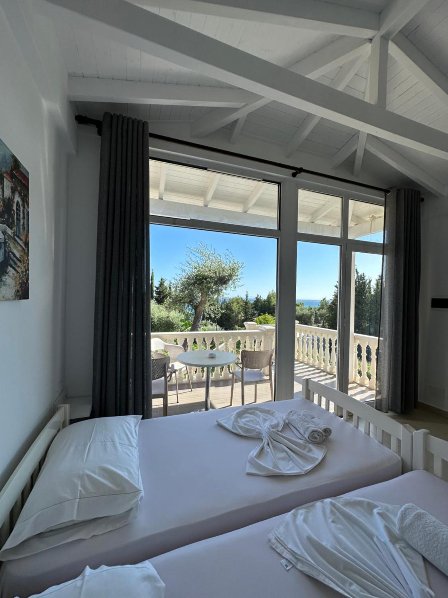 Essos Villas Dhërmi Exteriör bild