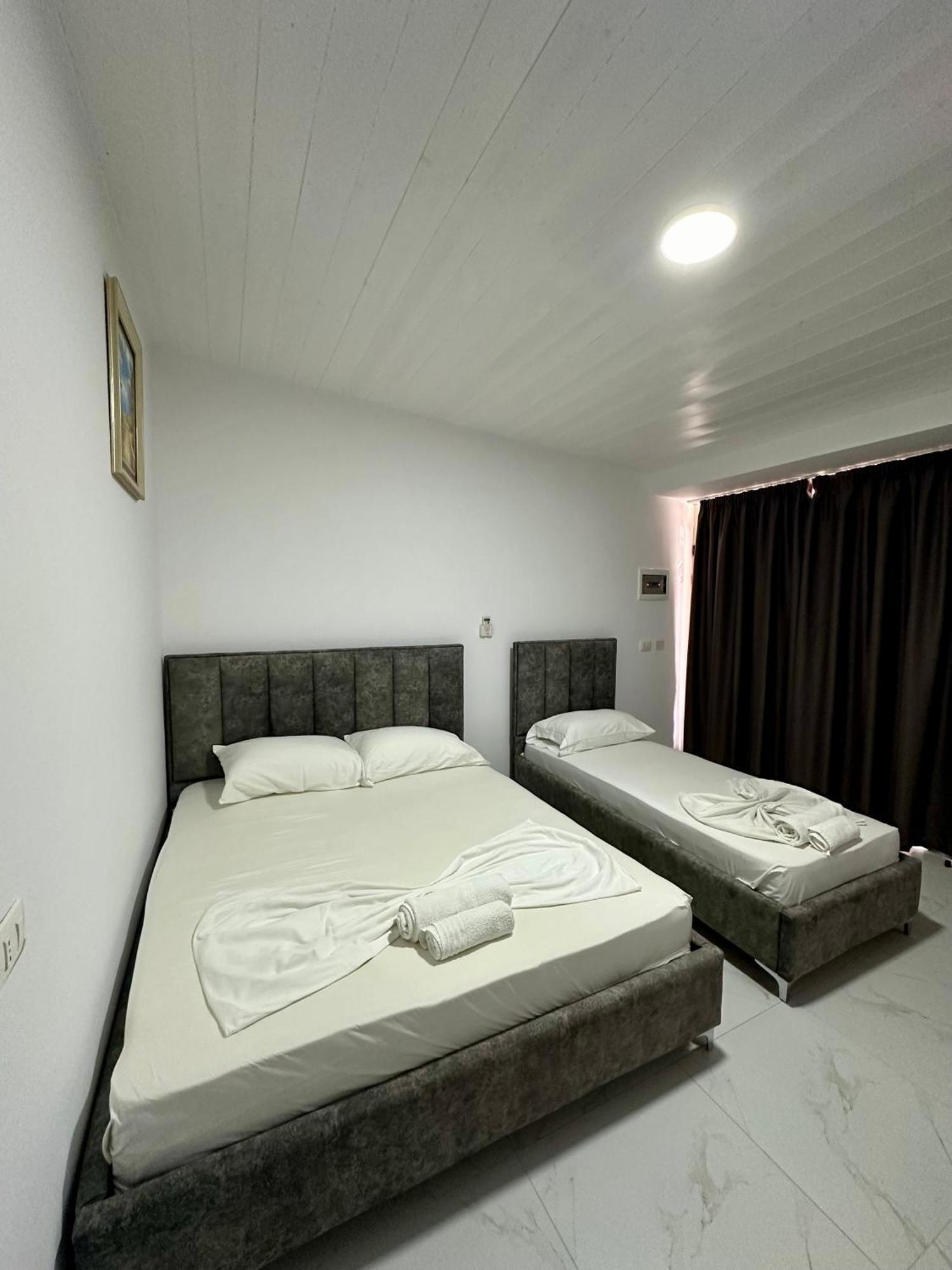 Essos Villas Dhërmi Exteriör bild