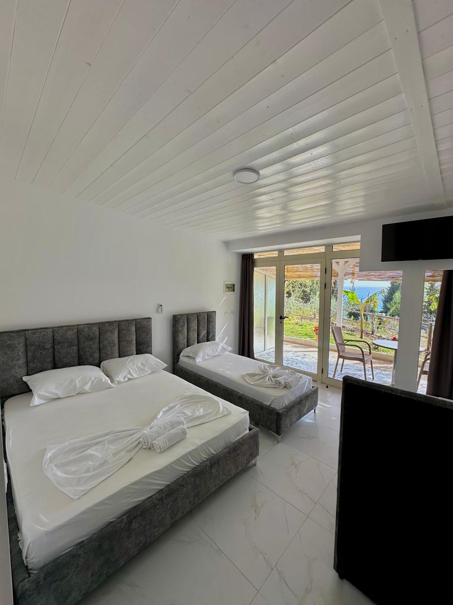 Essos Villas Dhërmi Exteriör bild