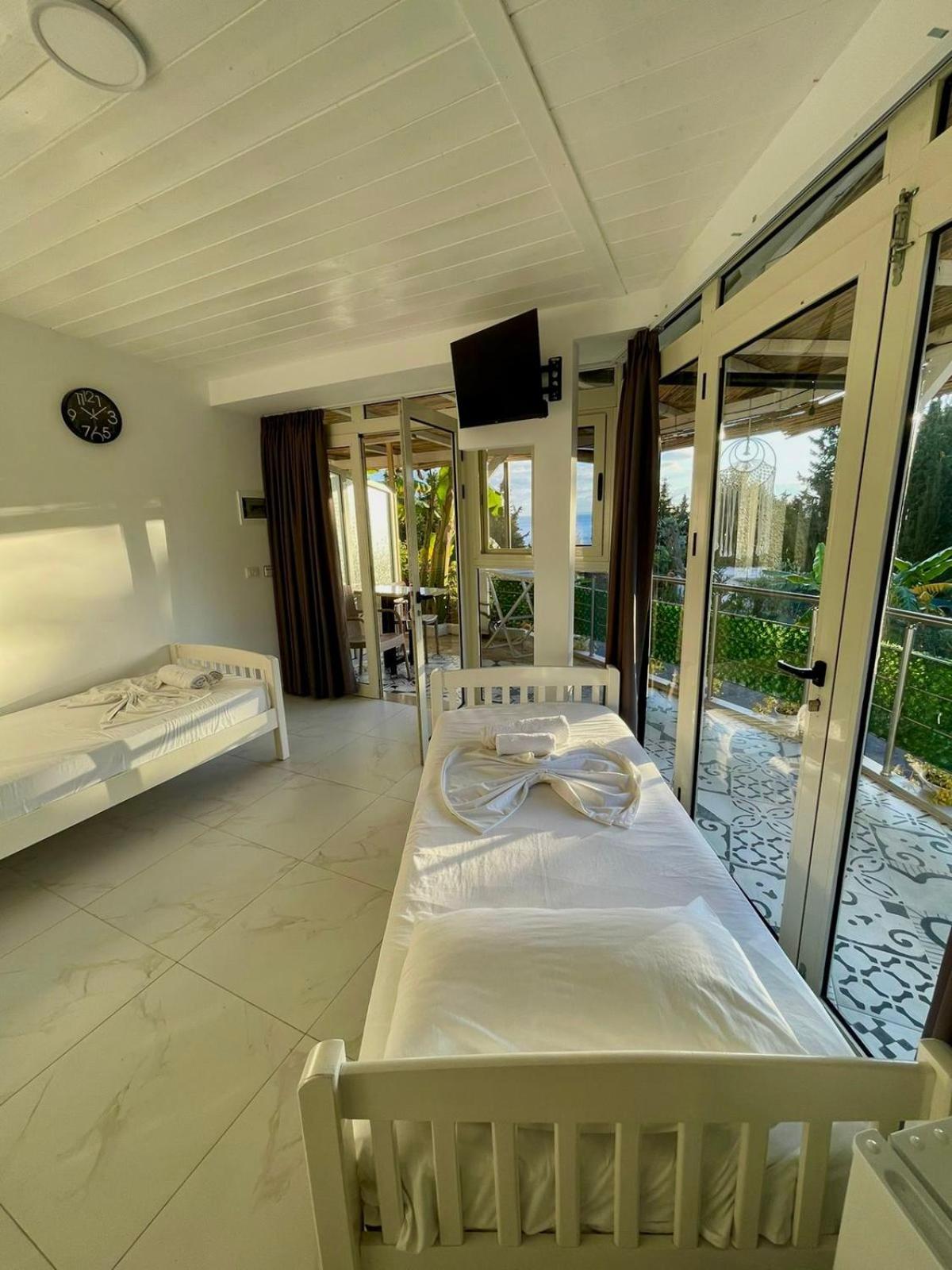 Essos Villas Dhërmi Exteriör bild