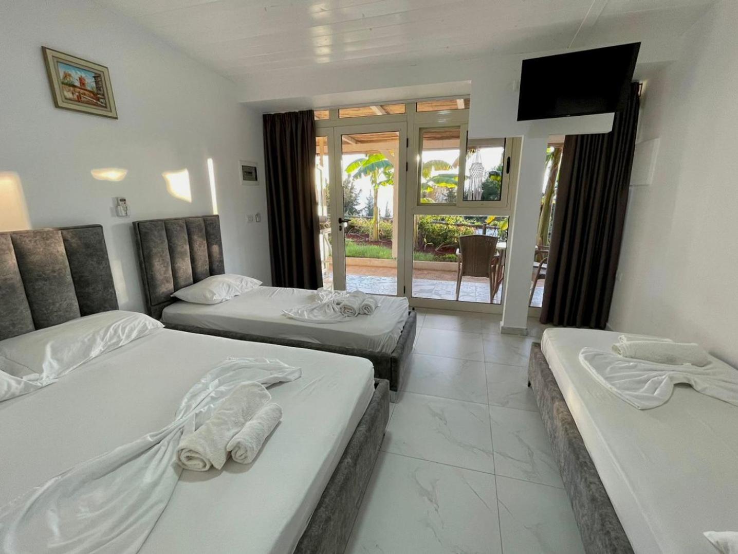 Essos Villas Dhërmi Exteriör bild