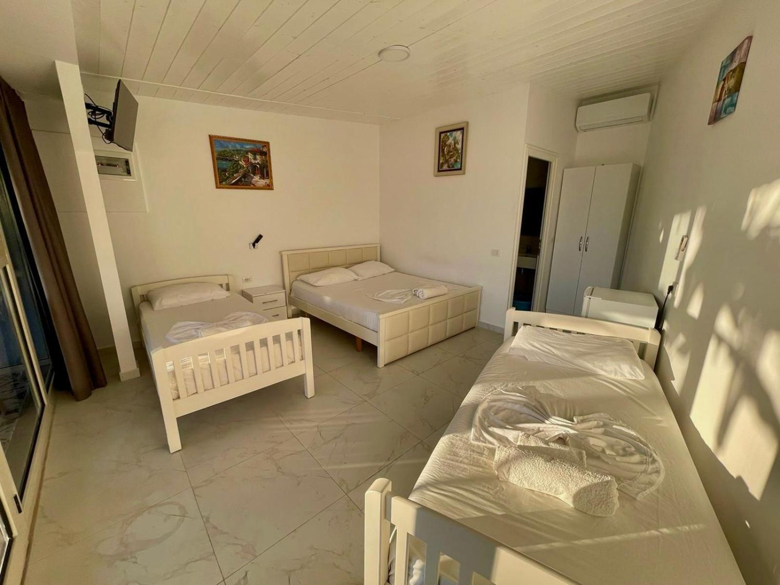 Essos Villas Dhërmi Exteriör bild
