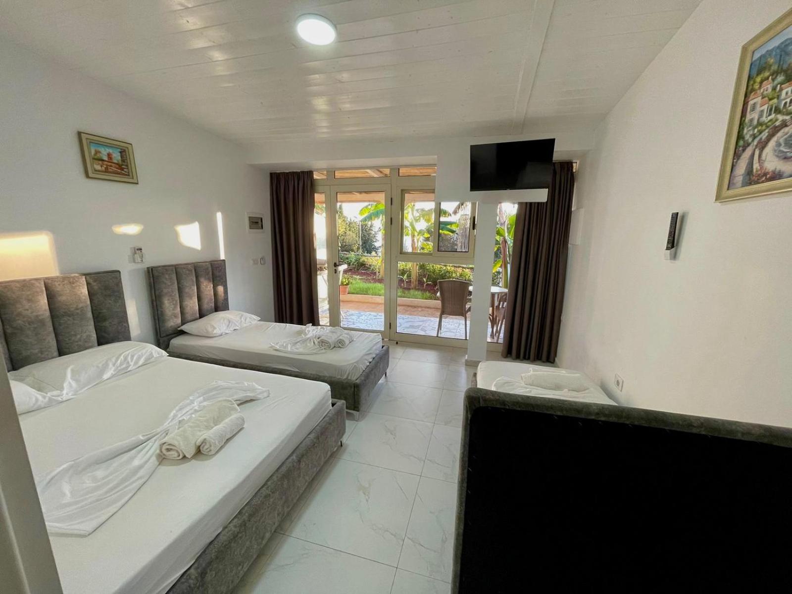 Essos Villas Dhërmi Exteriör bild