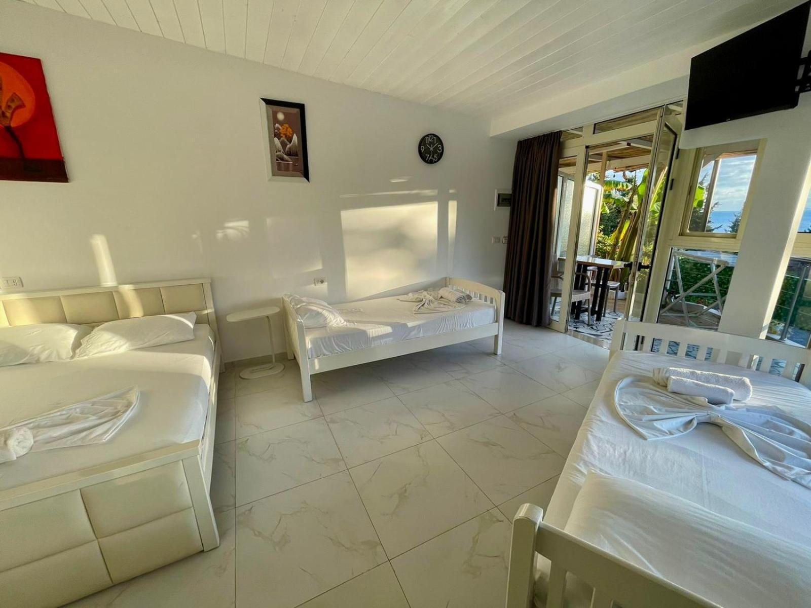 Essos Villas Dhërmi Exteriör bild