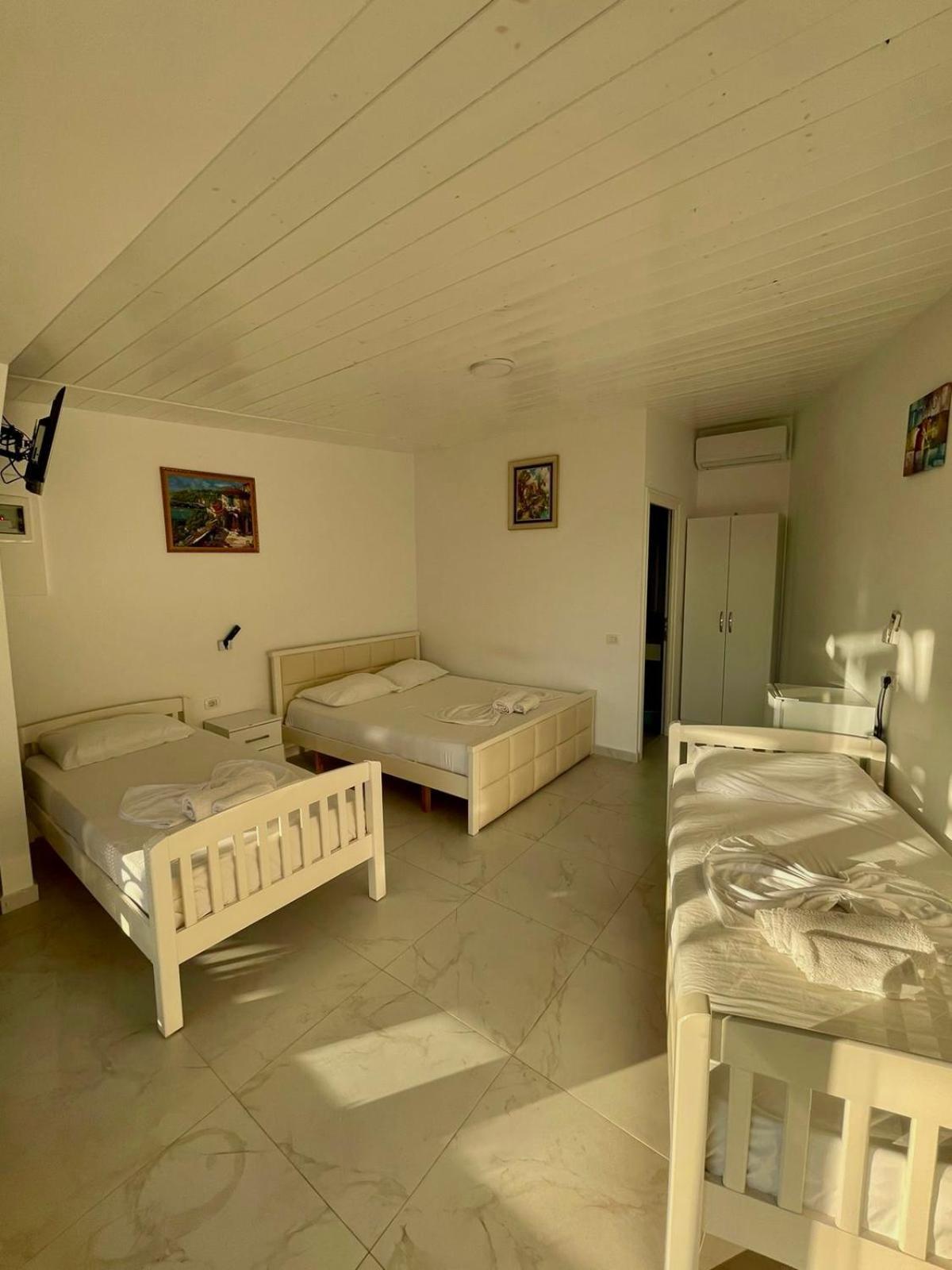 Essos Villas Dhërmi Exteriör bild